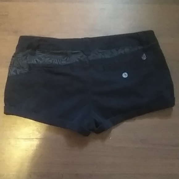Volcom black shorts - Picture 4 of 6